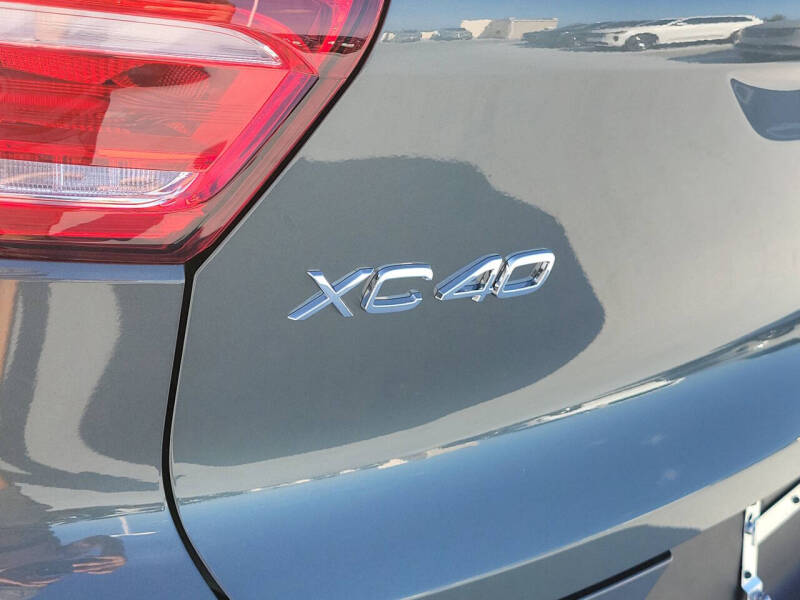 2026 Volvo XC40 B5 Plus
