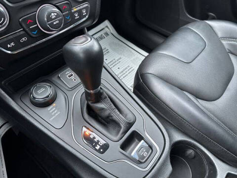 2022 Jeep Cherokee Latitude Lux