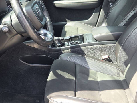 2021 Volvo XC40 T5 R-Design