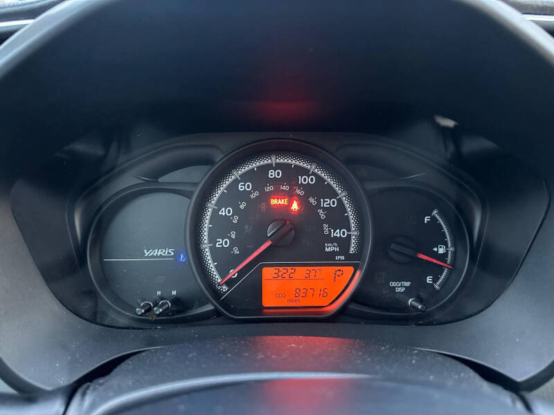 2015 Toyota Yaris 5-Door LE