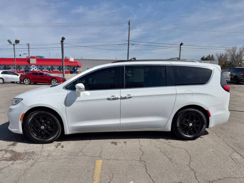 2022 Chrysler Pacifica Touring L