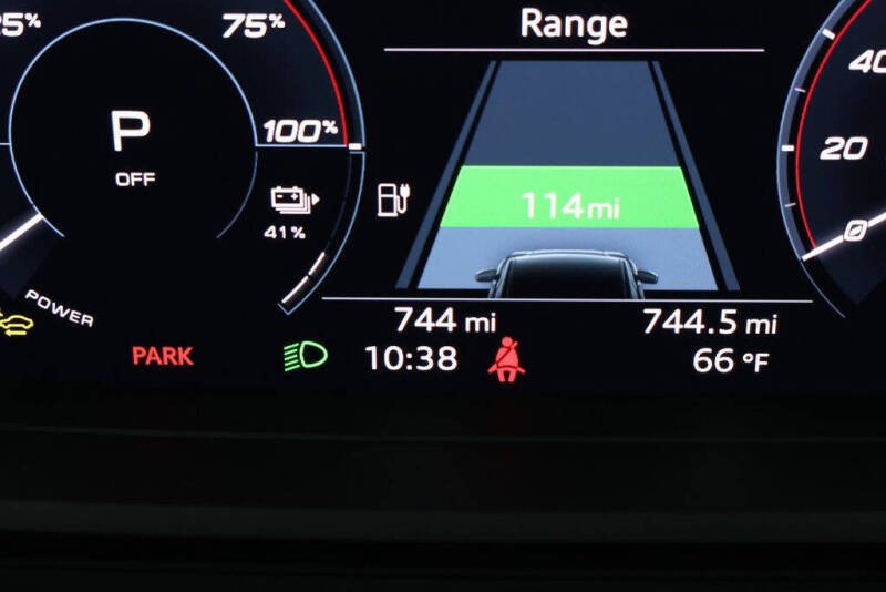 2025 Audi Q4 e-tron quattro Premium 55