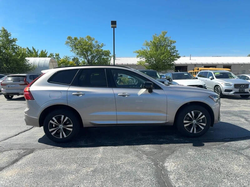 2024 Volvo XC60 B5 Core Dark Theme