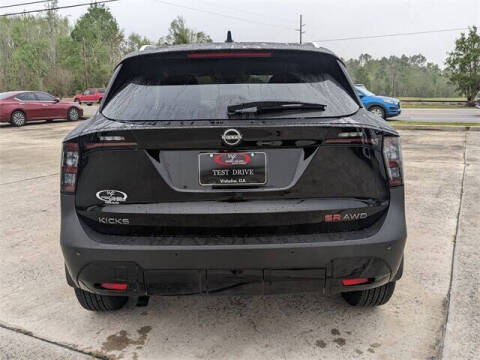 2025 Nissan Kicks SR