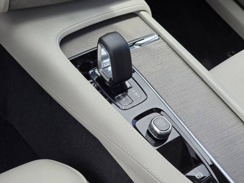 2025 Volvo XC90 B6 Plus Bright Theme 7P