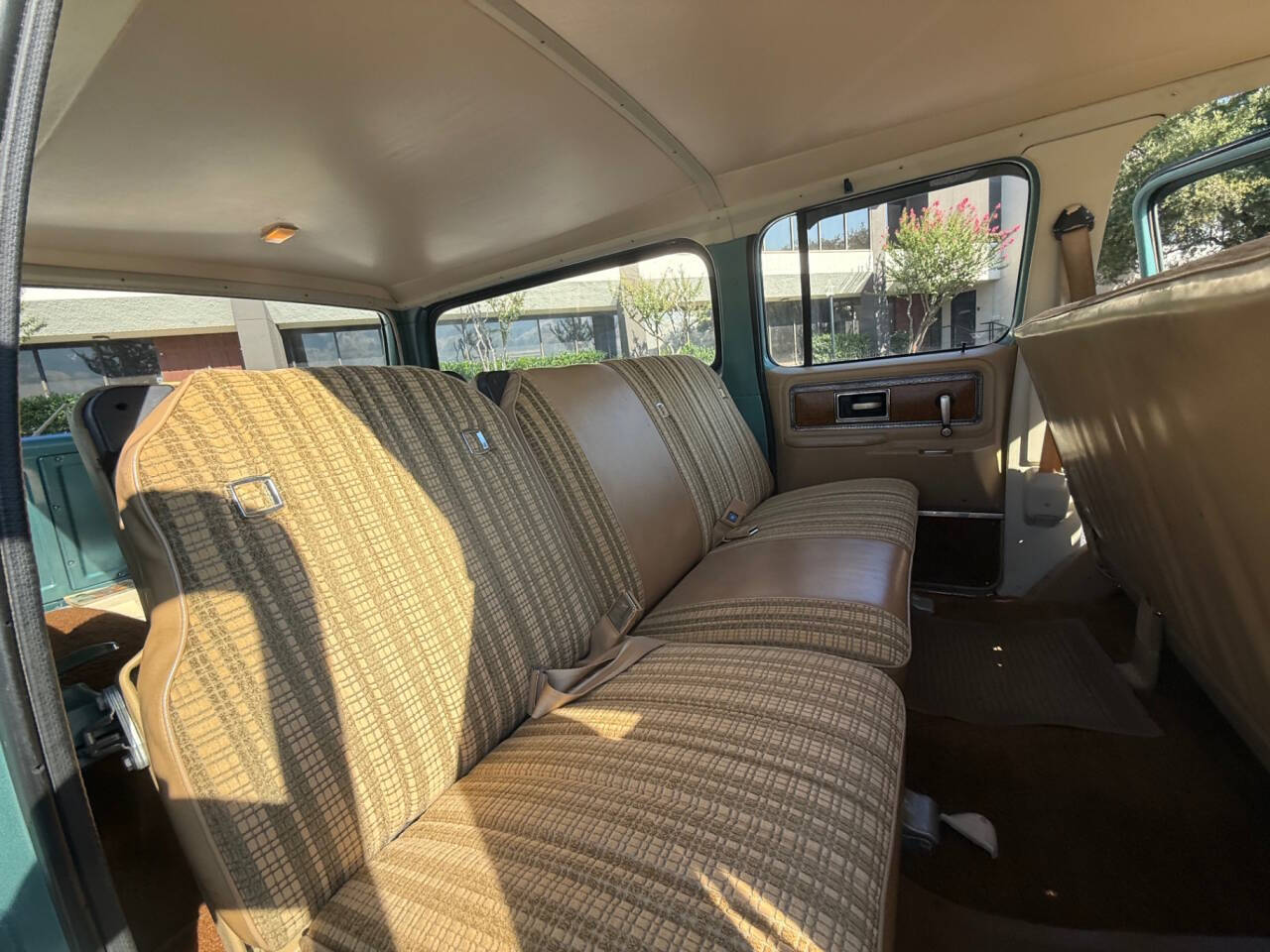 1977 Chevrolet Suburban 41