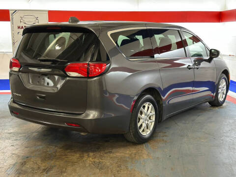 2020 Chrysler Voyager LX
