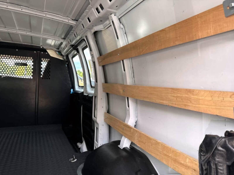 2024 GMC Savana 2500