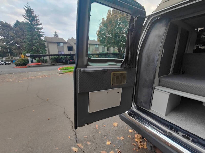 2003 Ford E-Series E-250 SD