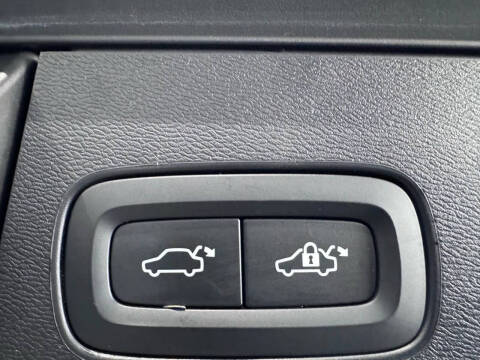 2019 Volvo XC60 T5 R-Design