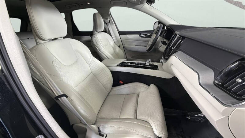 2025 Volvo XC60 T8 Ultra Dark Theme