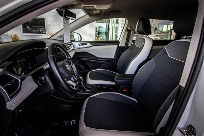 2025 Volkswagen Taos SE