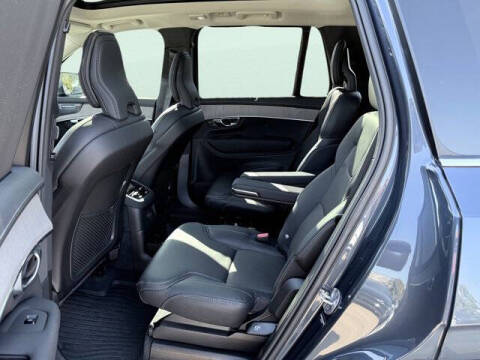 2025 Volvo XC90 T8 Ultra Bright Theme 6P