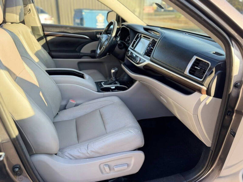 2014 Toyota Highlander Limited Platinum