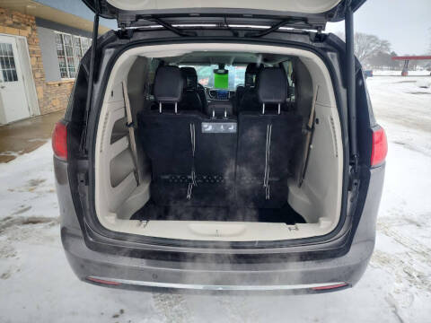 2017 Chrysler Pacifica Touring-L Plus