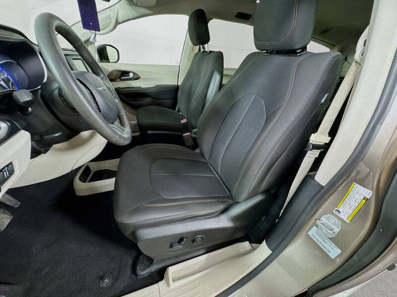 2017 Chrysler Pacifica LX