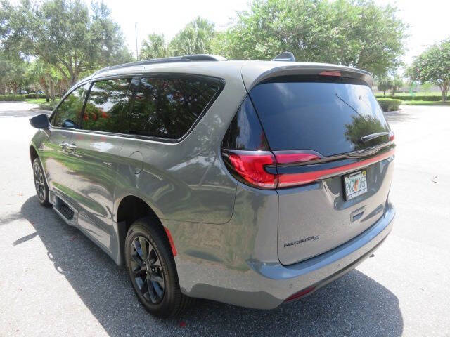 2021 Chrysler Pacifica Touring