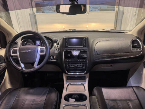 2015 Chrysler Town and Country Touring-L