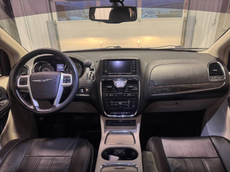 2015 Chrysler Town and Country Touring-L