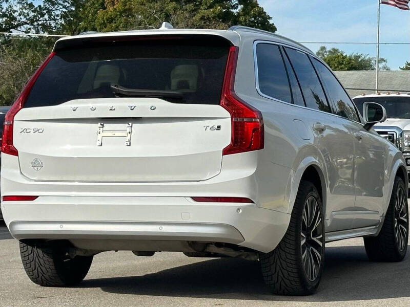 2022 Volvo XC90 T6 Momentum 7-Passenger