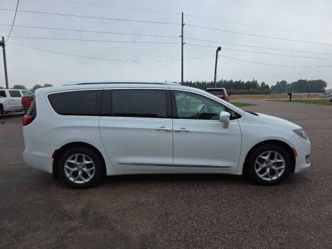 2017 Chrysler Pacifica Touring-L Plus