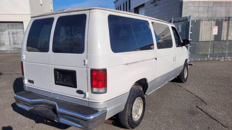 2000 Ford E-150 Chateau