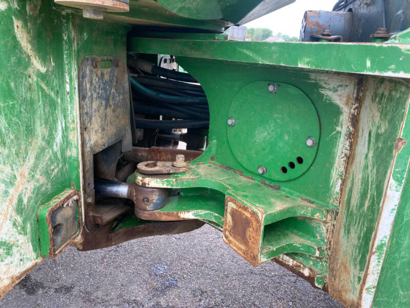 2017 John Deere 748L