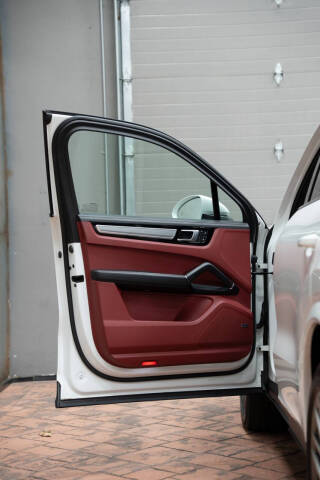 2022 Porsche Cayenne Platinum Edition