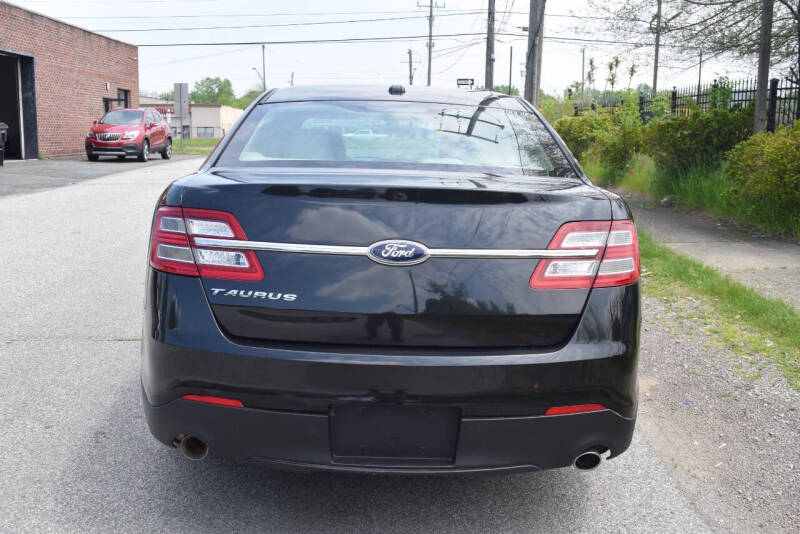 2014 Ford Taurus SE