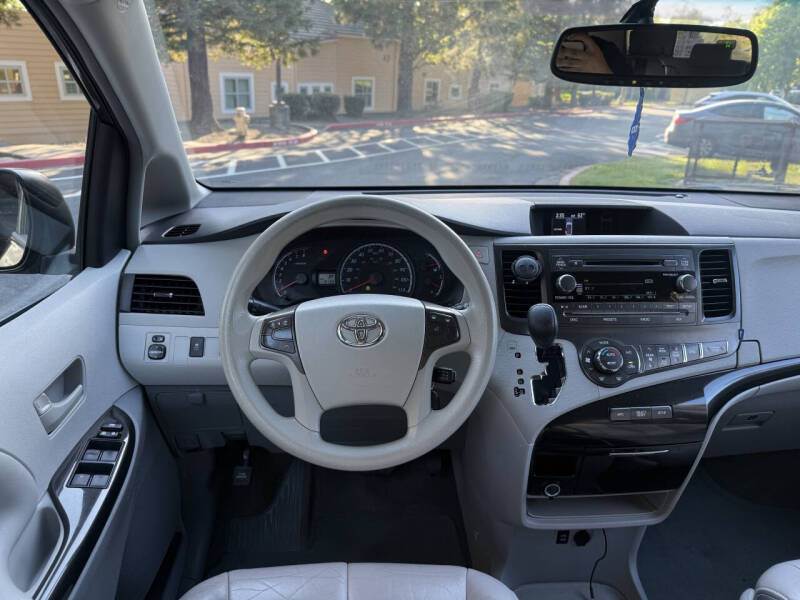 2014 Toyota Sienna LE 8-Passenger