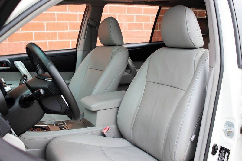 2012 Toyota Highlander SE