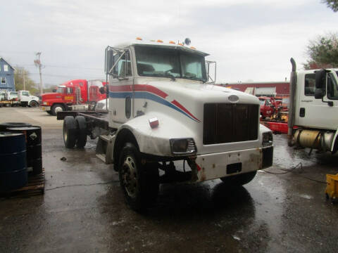 2005 Peterbilt 330