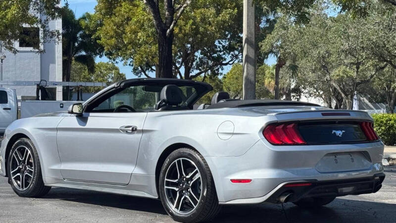 2021 Ford Mustang EcoBoost
