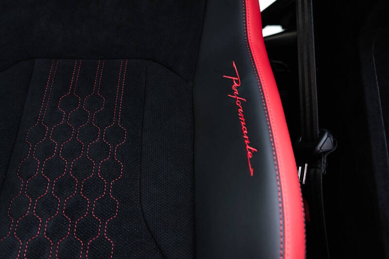 2024 Lamborghini Urus Performante