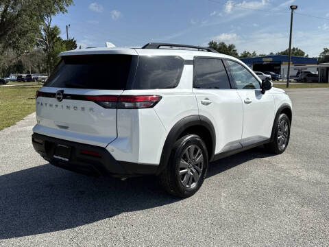 2025 Nissan Pathfinder SV