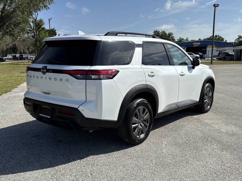 2025 Nissan Pathfinder SV