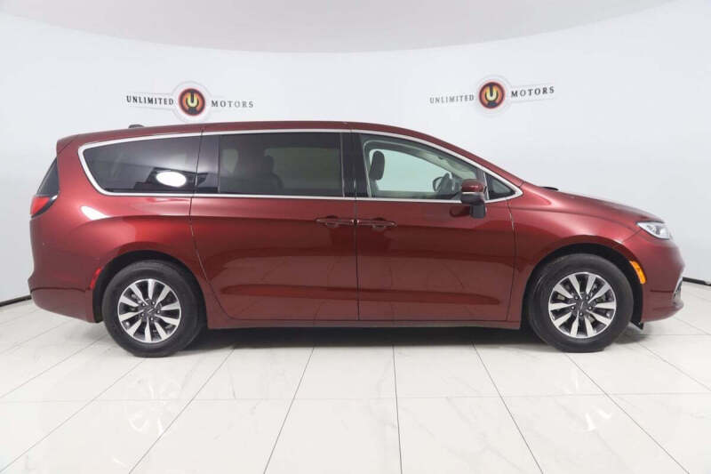 2023 Chrysler Pacifica Plug-In Hybrid Touring L