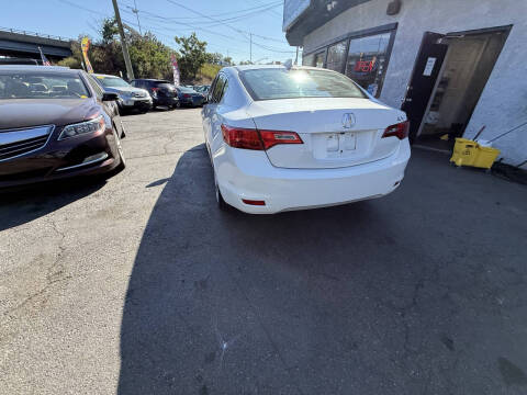 2013 Acura ILX 2.0L w/Premium
