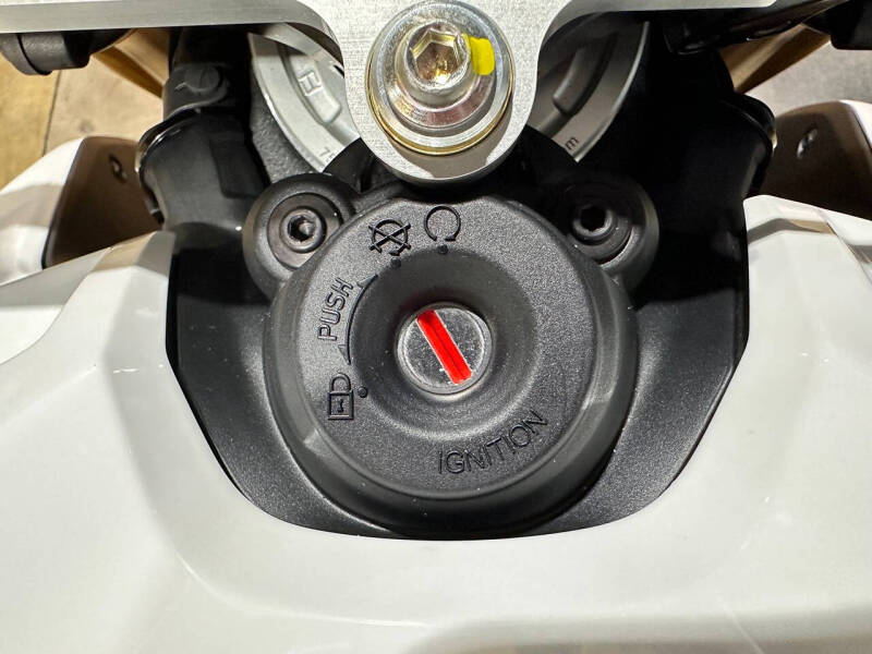 2025 Ducati Streetfighter V4 Supreme