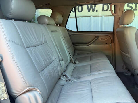 2005 Toyota Sequoia SR5