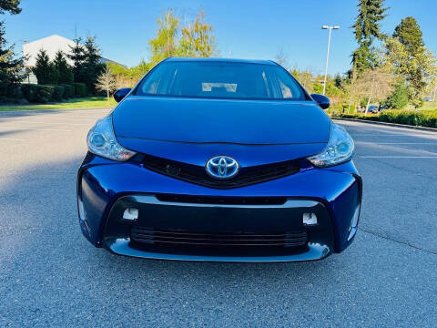 2016 Toyota Prius v Three