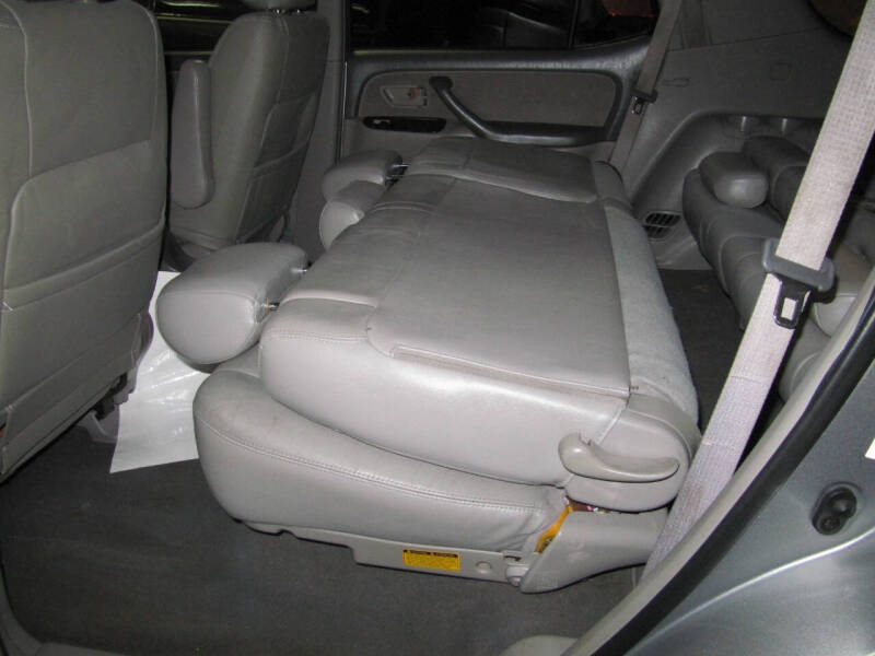 2002 Toyota Sequoia SR5