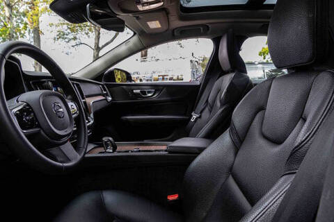 2024 Volvo S60 B5 Plus Dark Theme