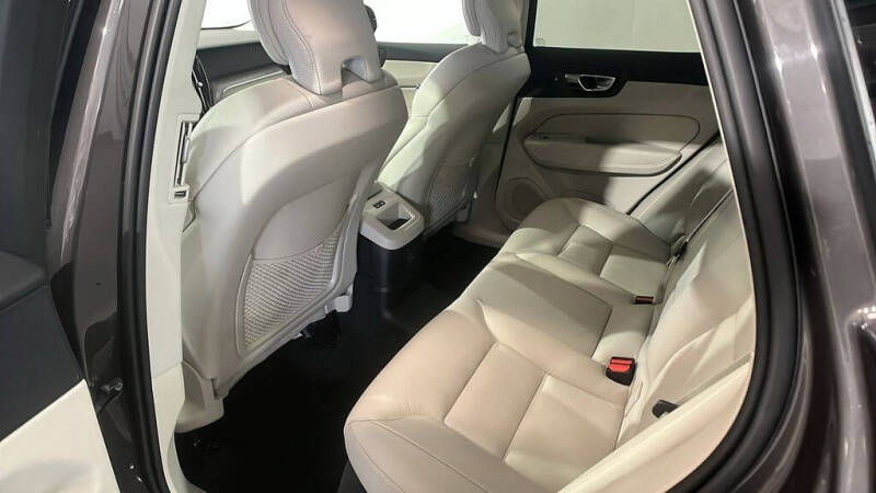 2025 Volvo XC60 T8 Core Dark Theme