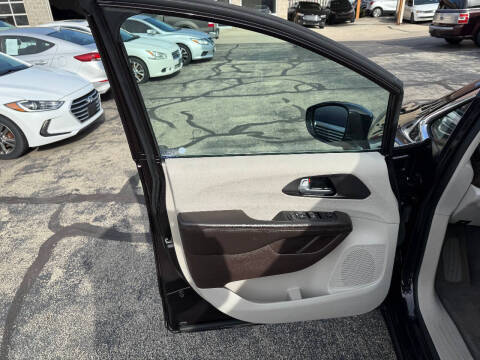 2017 Chrysler Pacifica Touring-L Plus