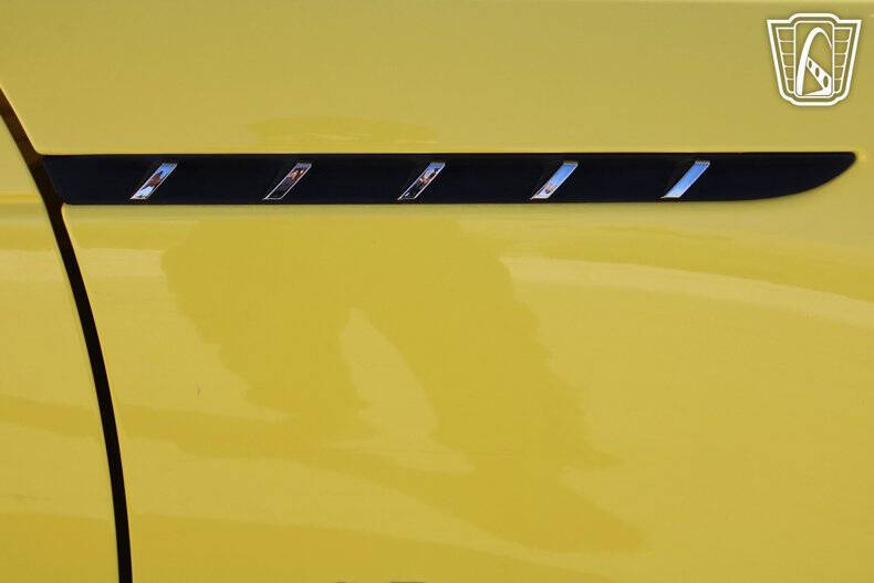 2004 Ford Thunderbird Deluxe