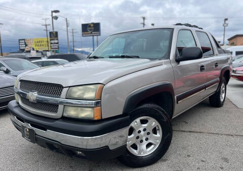 2004 Chevrolet Avalanche for sale at Star Cars in Arleta CA