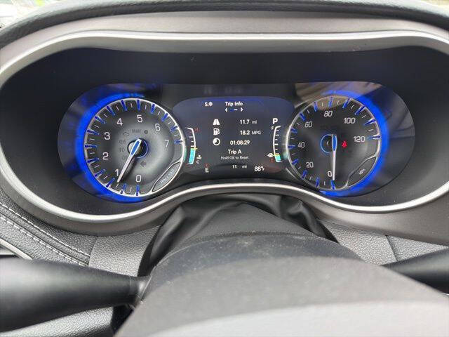 2027 Chrysler Pacifica Select