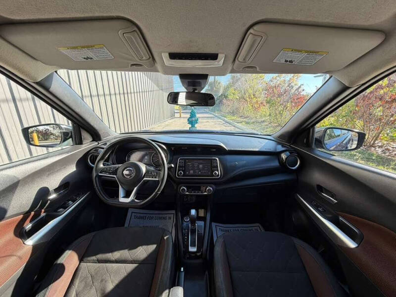 2020 Nissan Kicks SR