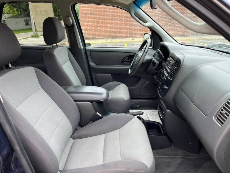 2003 Ford Escape XLS Popular